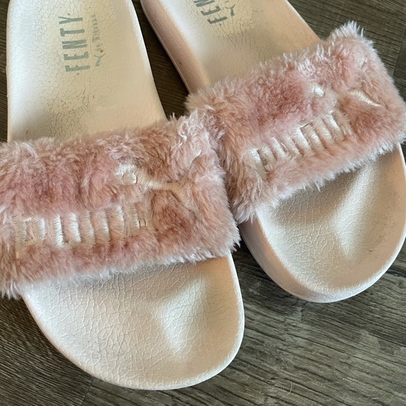 Baby pink puma Fenty slides - Picture 4 of 4